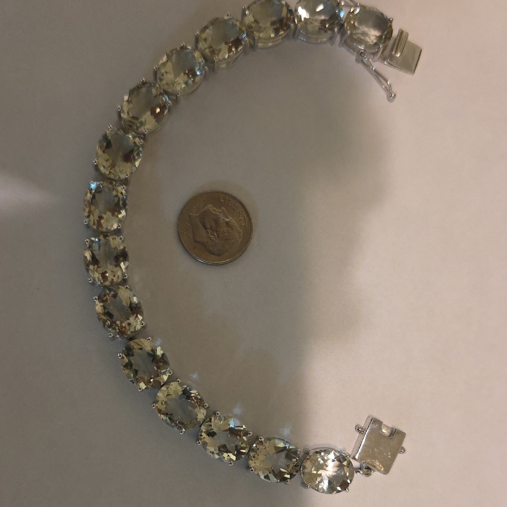 Elegant Silver Bracelet with Clear Stones